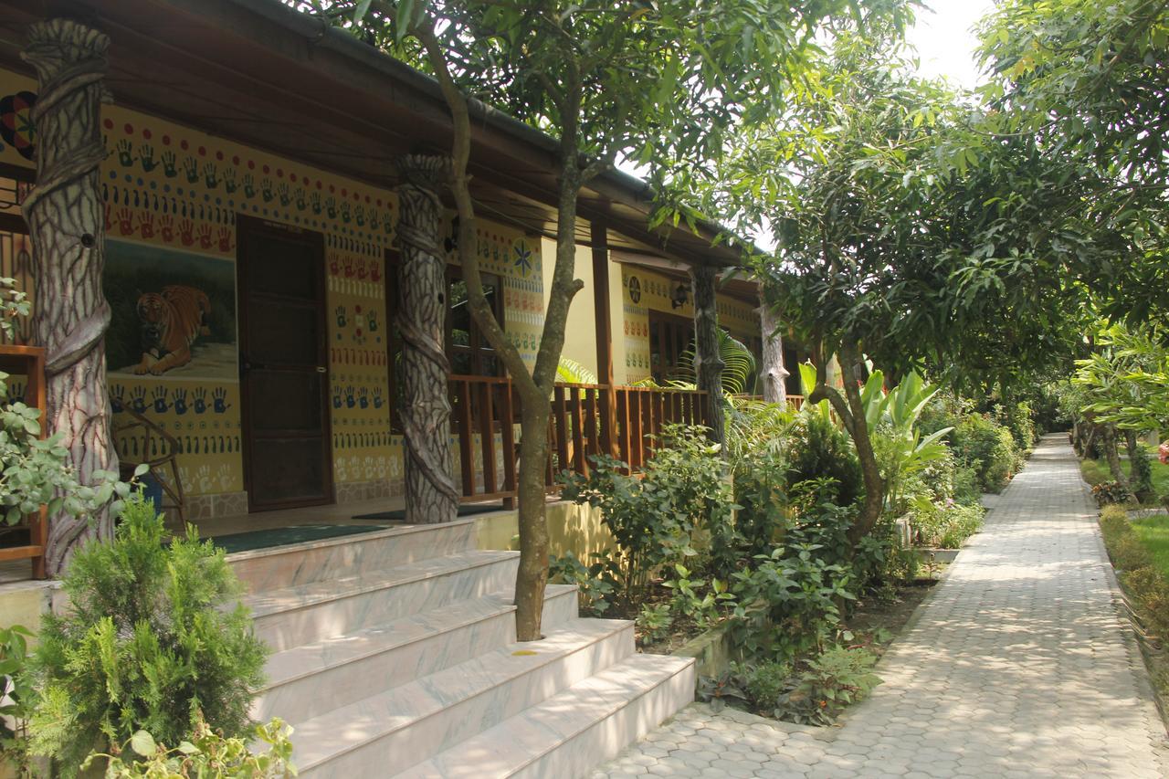 Rhino Land Jungle Lodge Sauraha Exteriér fotografie