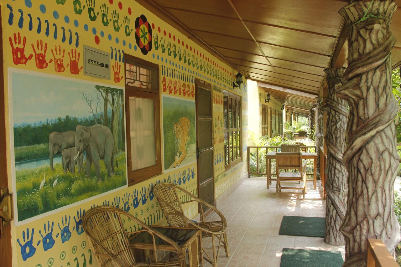 Rhino Land Jungle Lodge Sauraha Exteriér fotografie